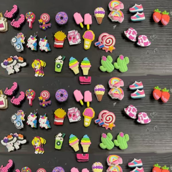 Charm đính kèm túi nhựa