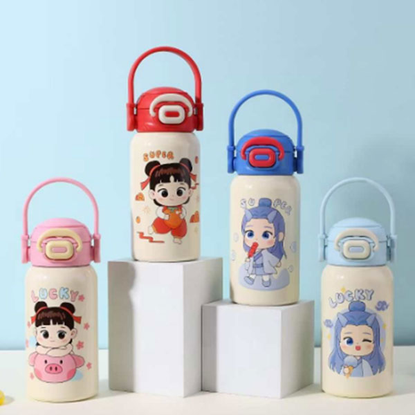 Bình nước cho trẻ em